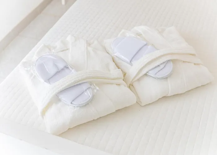 Værelse med en queensize-seng