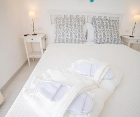 Værelse med en queensize-seng